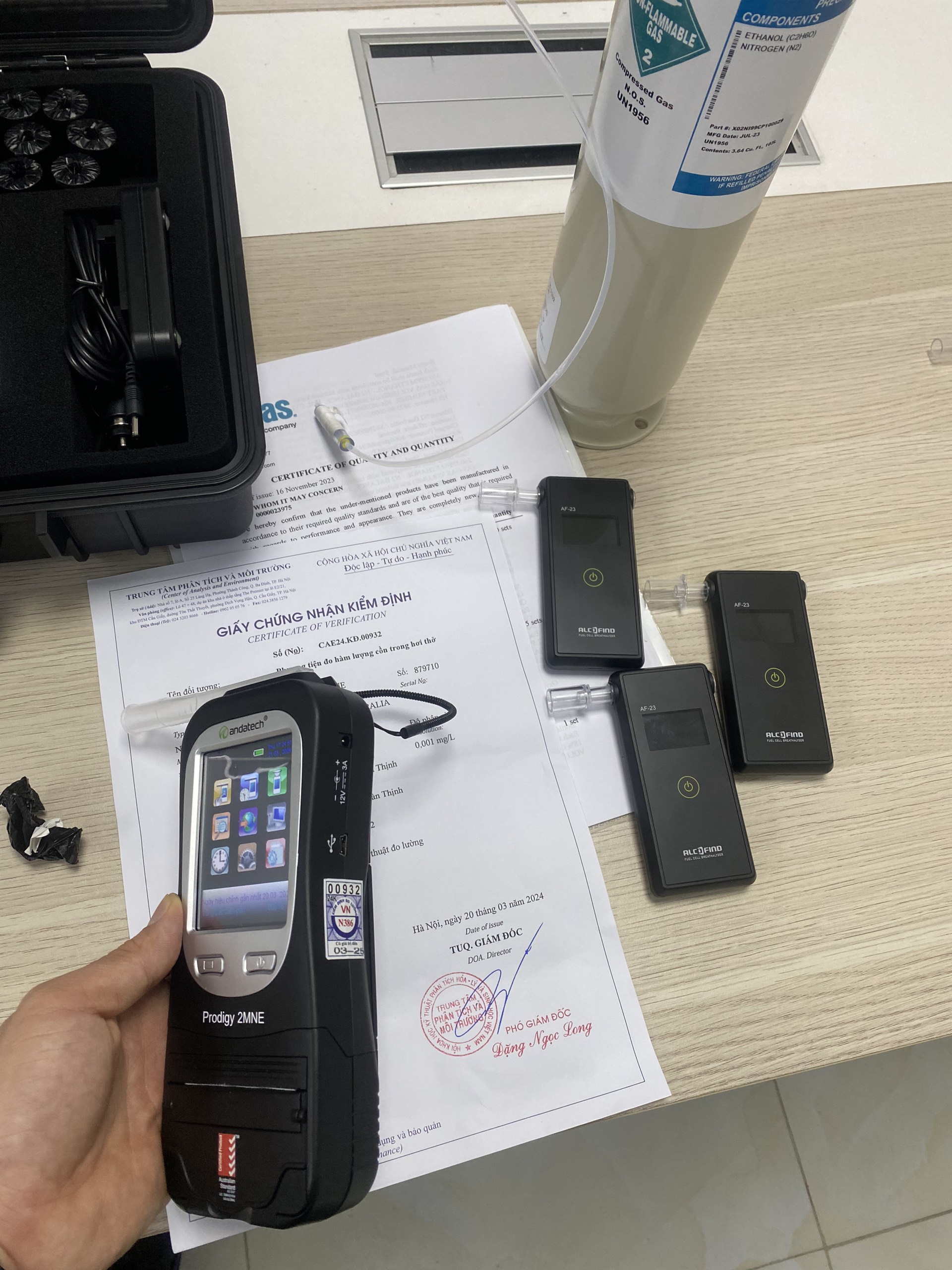 Tem và giấy kiểm định của máy đo nồng độ cồn đáp ứng ĐLVN 107:2012